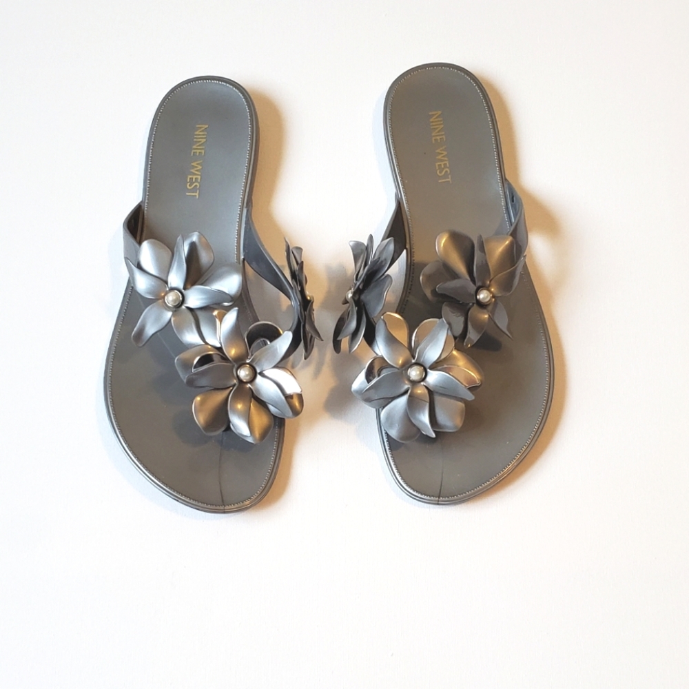 Nine West slide  Floral Sandals in Silver Grey color